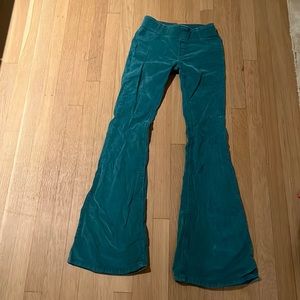 Free People low waisted aqua corduroy flair pants | size 25